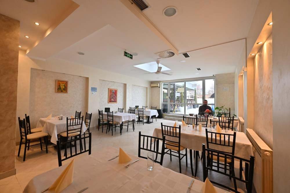 Hotel Tiski Cvet Novi Becej Luaran gambar